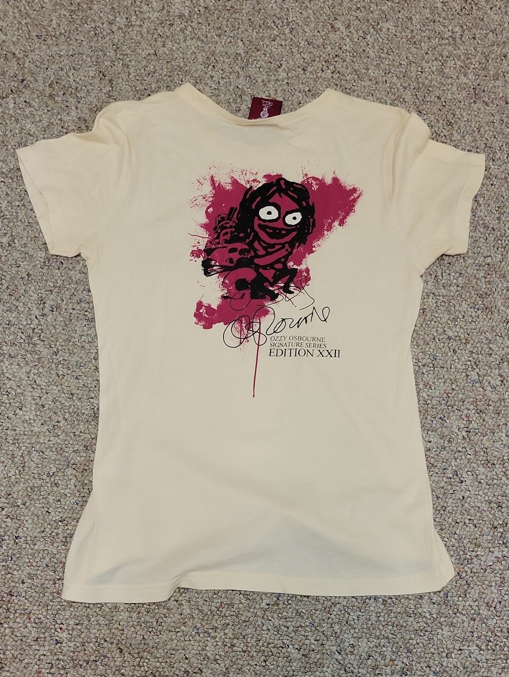 Hard Rock Cafe Cream Ozzy Osbourne Tee Magenta Graphic Large Signature Series